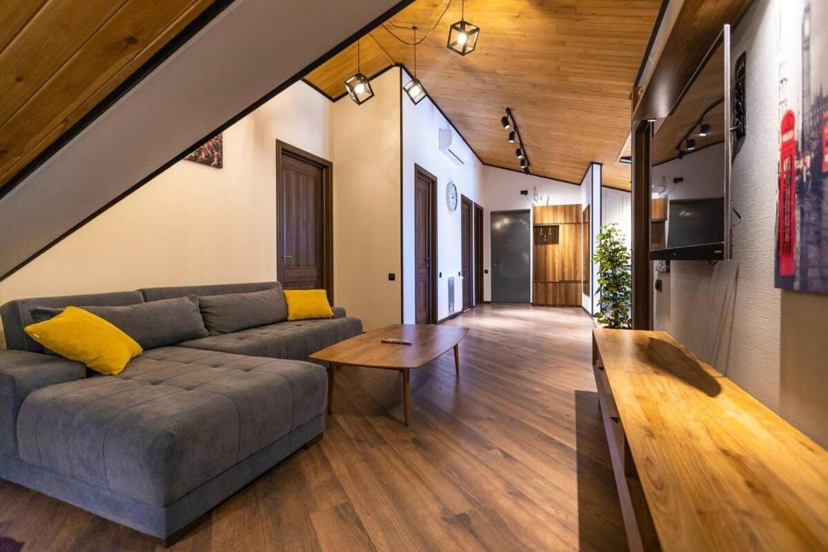 3Br Apt W Huge Terrace & Magnificent Views Tiflis Exterior foto
