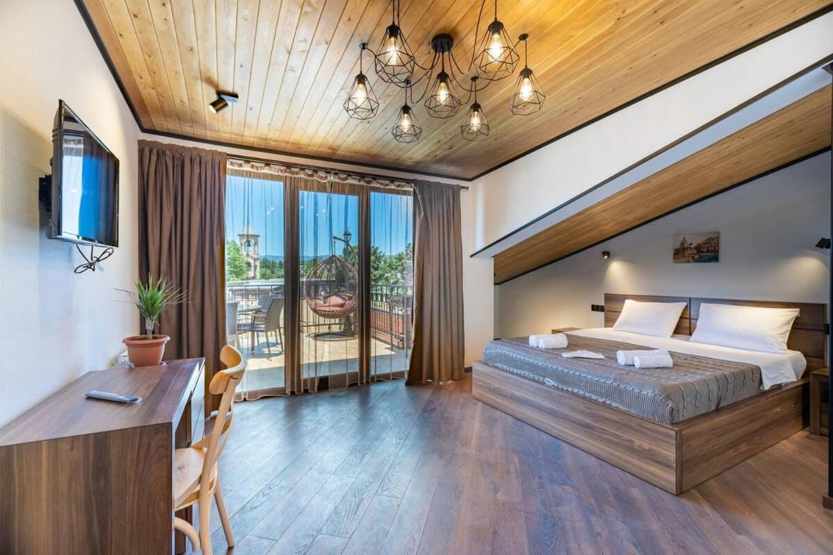 3Br Apt W Huge Terrace & Magnificent Views Tiflis Exterior foto